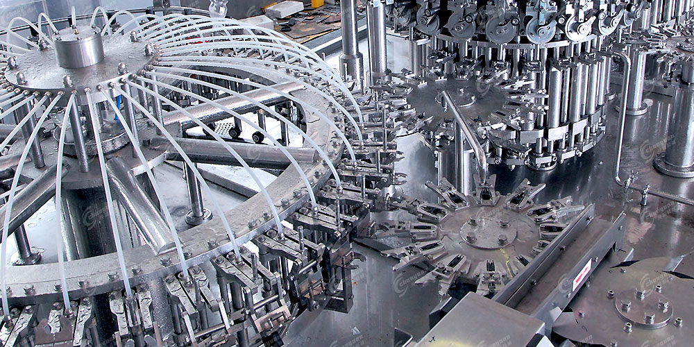 四合一果粒果汁灌裝機-6